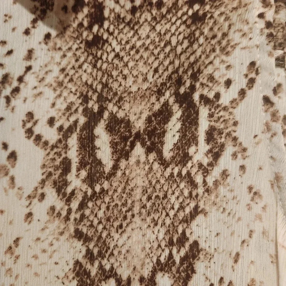 NWOT Rachel Zoe snakeskin print sleeveless button front blouse Size Small - Picture 3 of 5